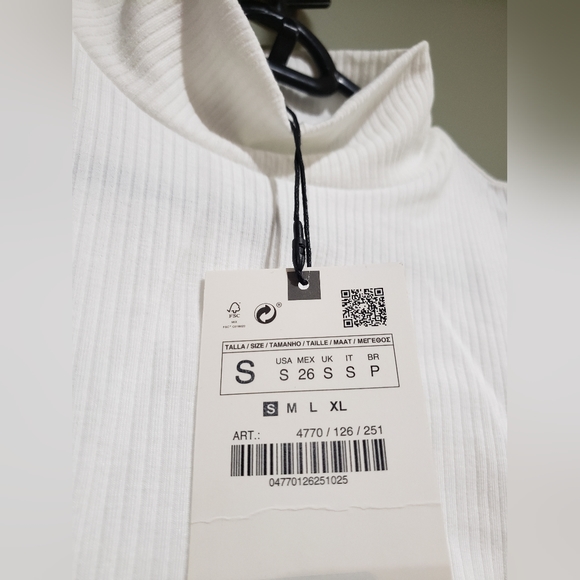 Zara Sleeveless White Turtleneck - Picture 4 of 5